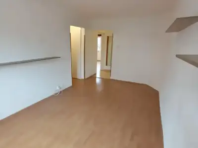 Camera luminoasa apartament de inchiriere Sector 1 Bucuresti